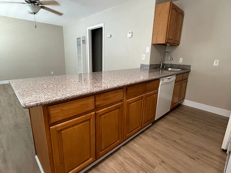 2711 E St #6 — Photo 5