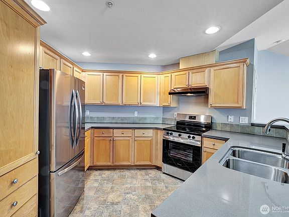 5th image of 10515 221st Lane NE #202