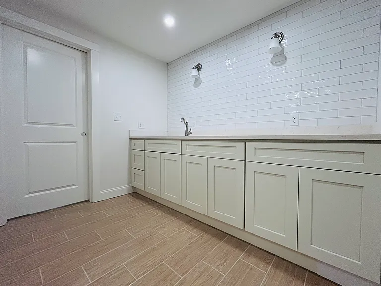 95 Baxter St #1 — Photo 10