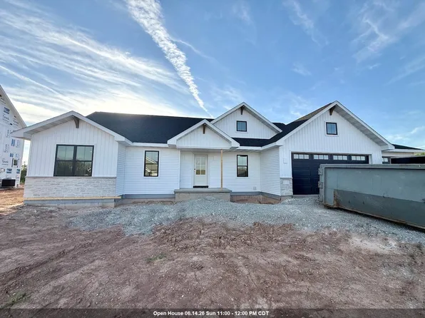 N8864 Galway Ln, Menasha, WI 54952