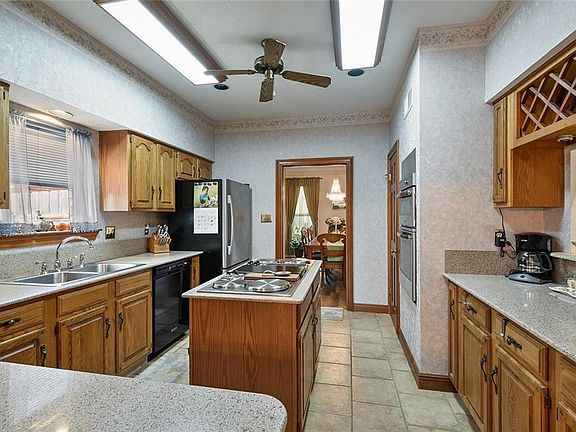3rd image of 1712 Apple St