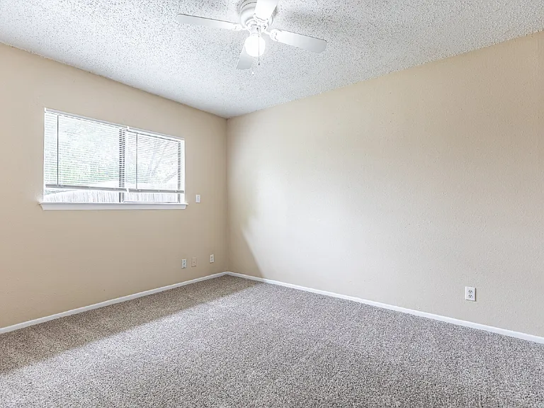 9643 Bratton Dr — Photo 22