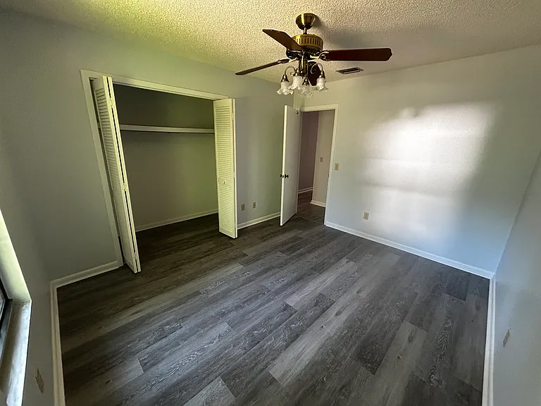 162 NW Palmetto Blvd — Photo 33