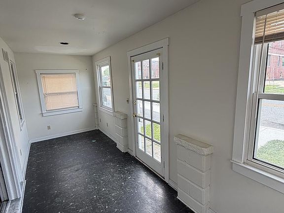 3rd image of 918 New Rd