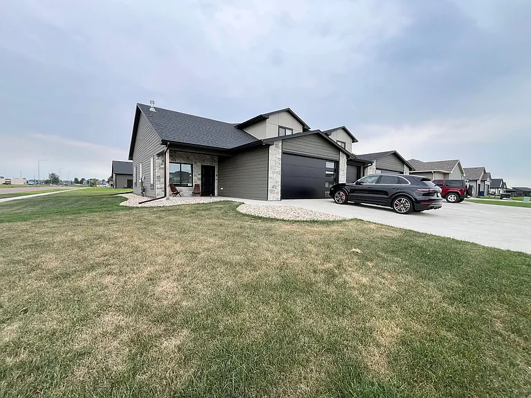 5548 W Colonial Ct — Photo 1