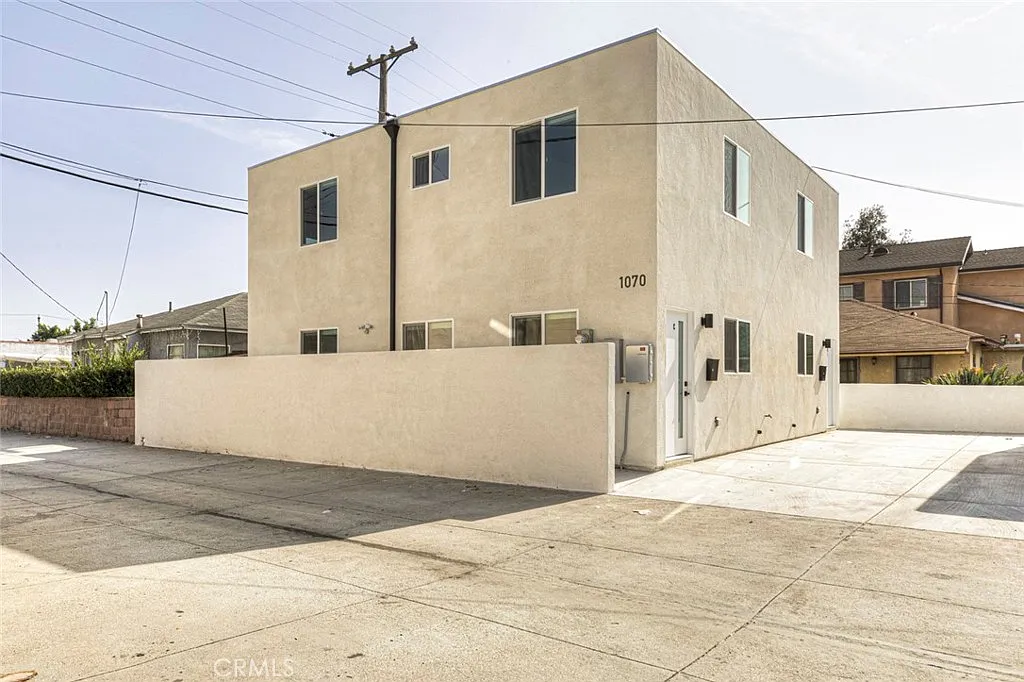 2 bed, 1.5 bath, 1000 sqft, $3,300 — Photo 3
