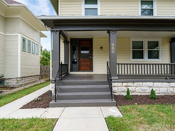 3rd image of 960 Manhattan Ave