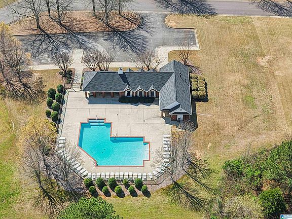5th image of 135 Macdonald Ct