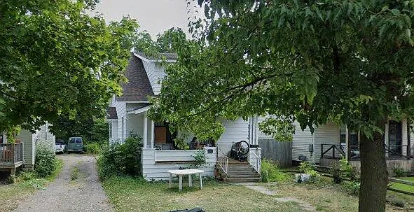 127 Allen St — Photo 3