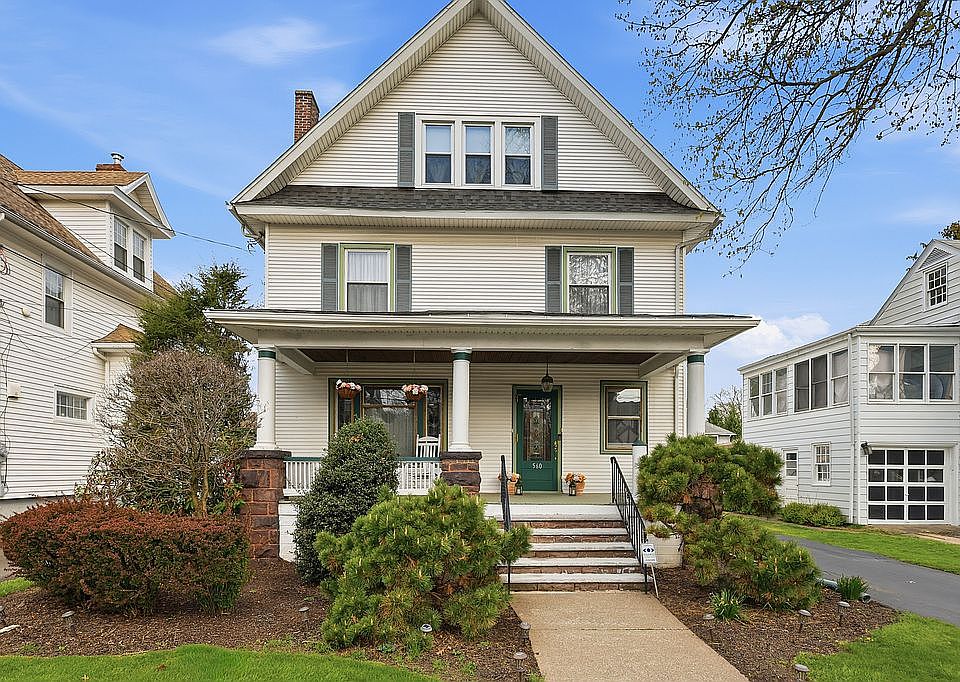1st image of 560 Charles Ave