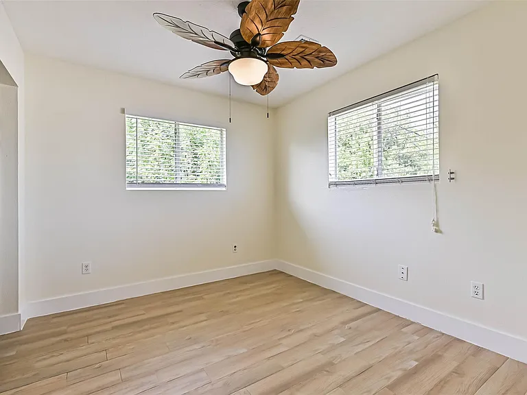 1578 Railroad Ave — Photo 15