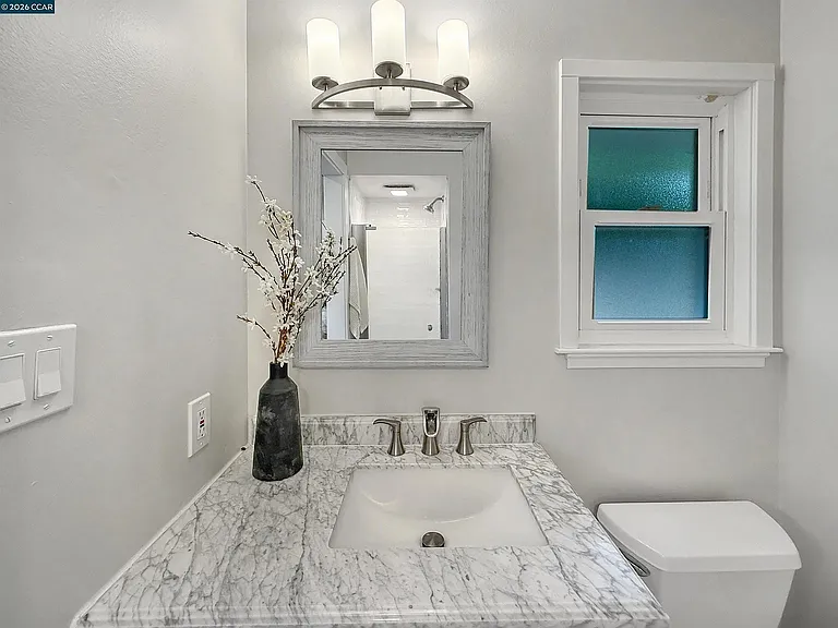 8 Cherry Hills Ct — Photo 12