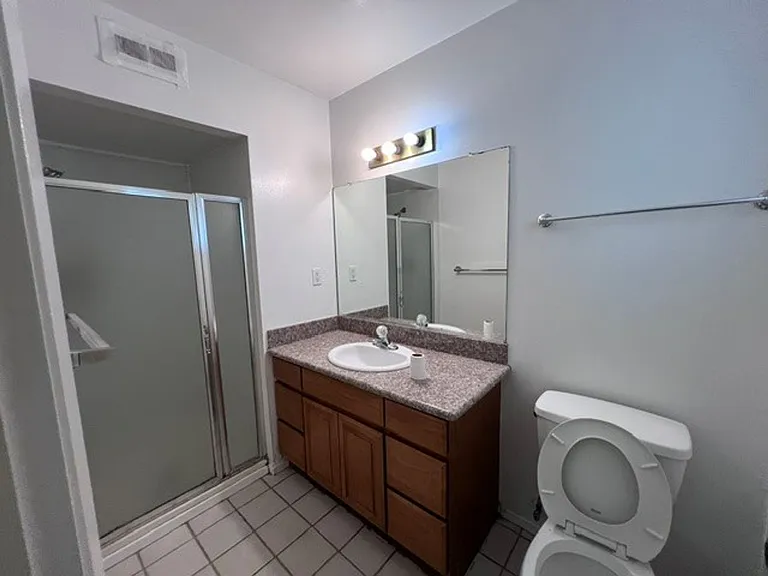 6801 Las Palamitas Way - South Land Park Duplex with central heat and air. Close to shopping and ... — Photo 4