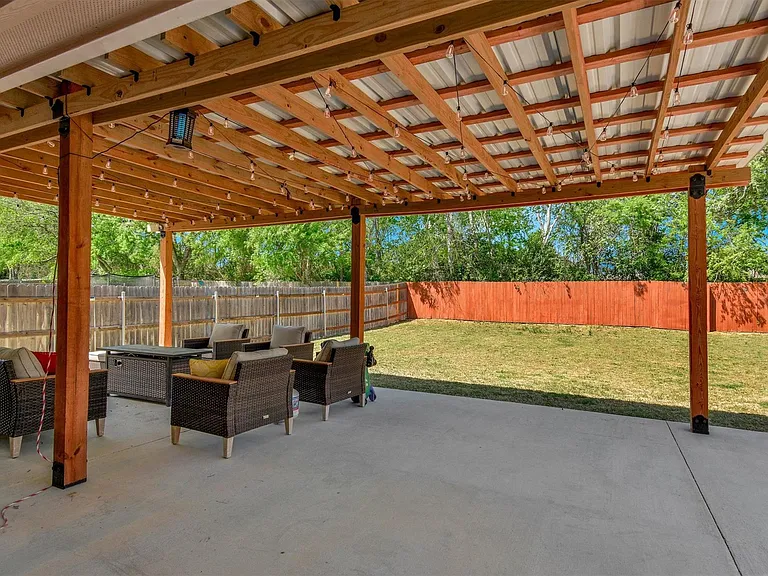 632 Friars Tuck Dr — Photo 34