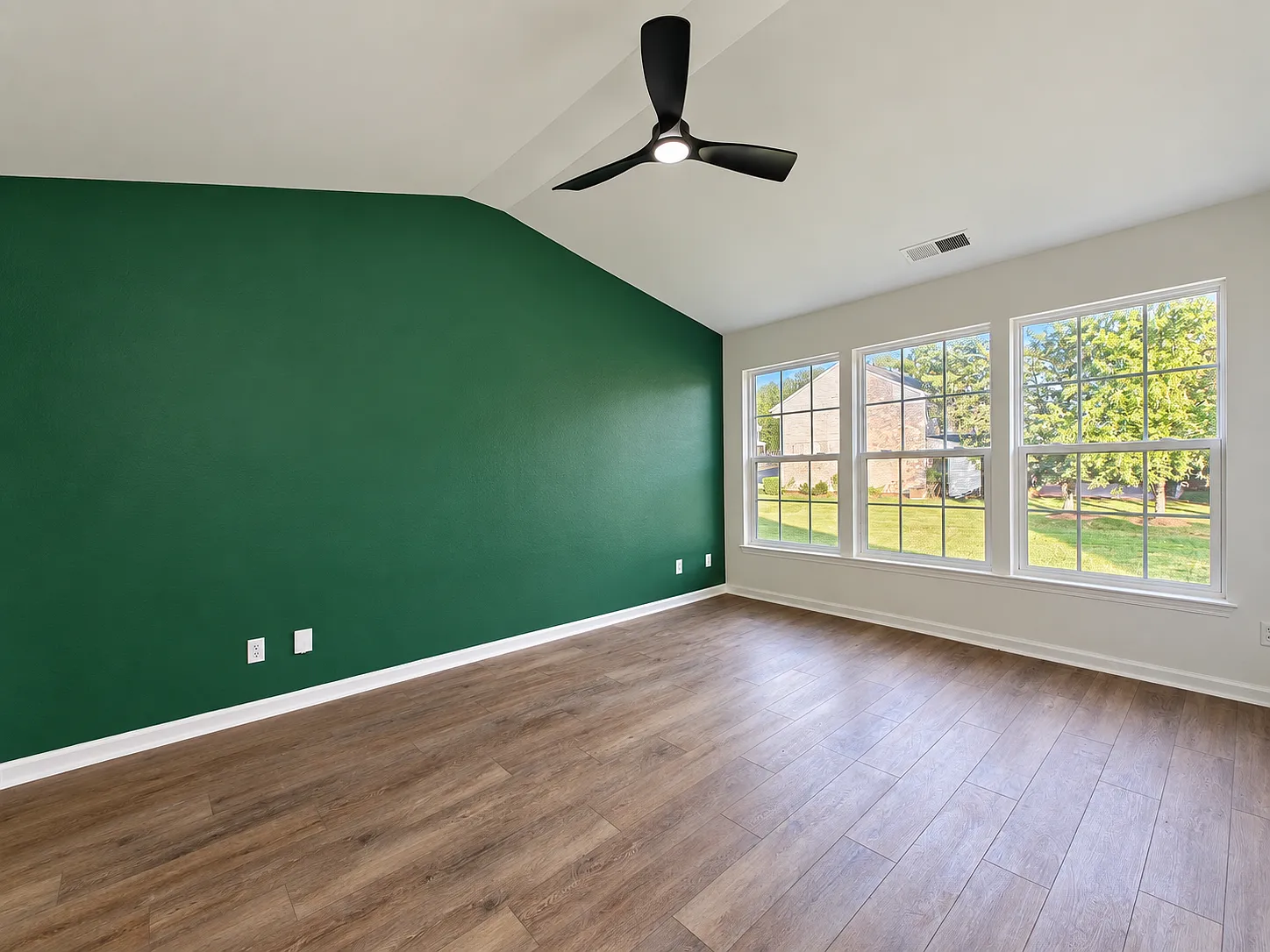 3 bed, 2.5 bath, 1542 sqft, $2,300 — Photo 4