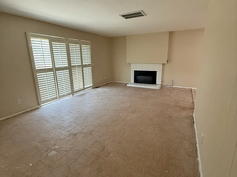 Spacious Livingroom