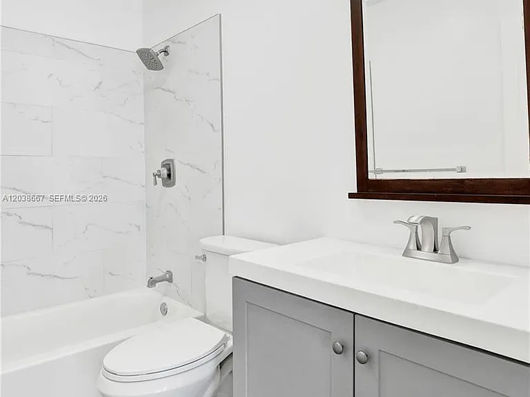 9540 NW 65th St #D8 — Photo 25