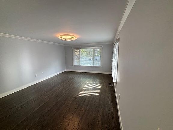 4th image of 841 N Idaho St