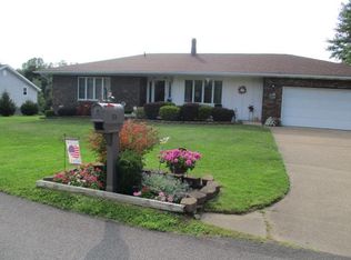 974 Rodriguez Ln, Moundsville, WV