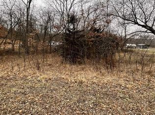 17 Oak Knoll Ct, Linn Valley, KS 66040