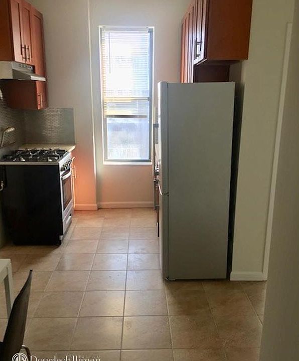 2nd image of 165 Meserole St APT 38