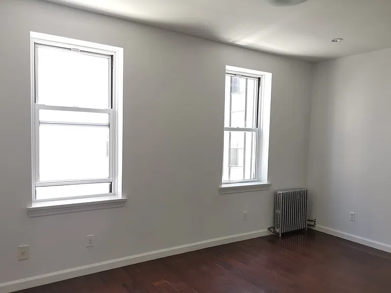 89 Dahlgren Pl #1 — Photo 4