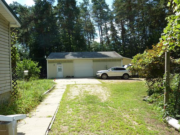 3rd image of 3845 Pine Trail Dr