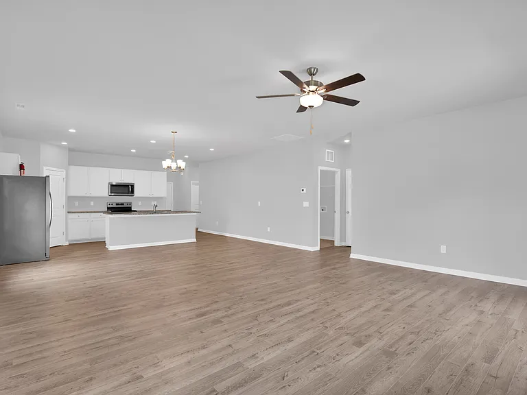 198 Greenoak Trl — Photo 17