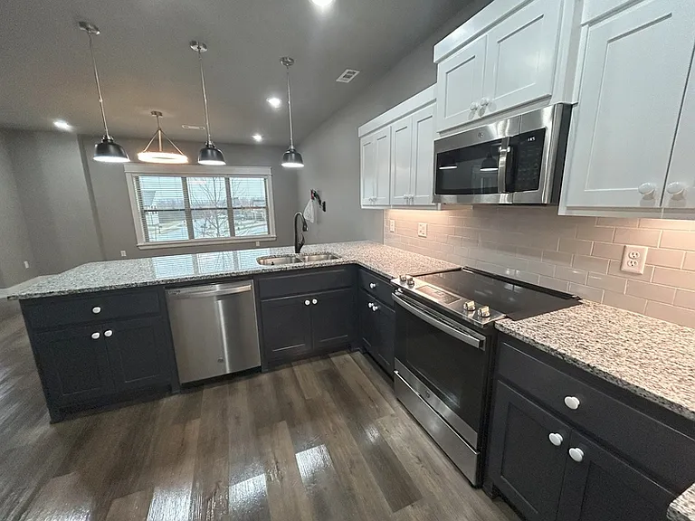 2602 N Ward Dr — Photo 3