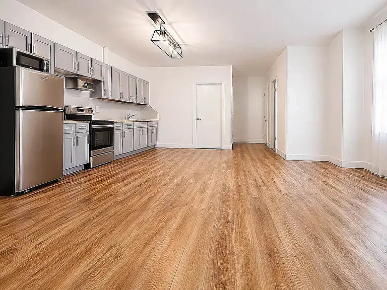 1136 Hancock St #2 — Photo 4