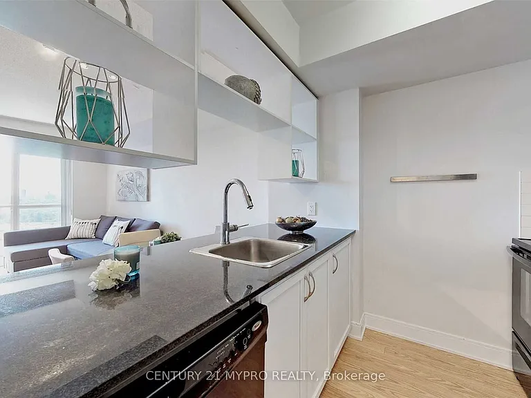 135 Village Green Sq #1621 — Photo 10
