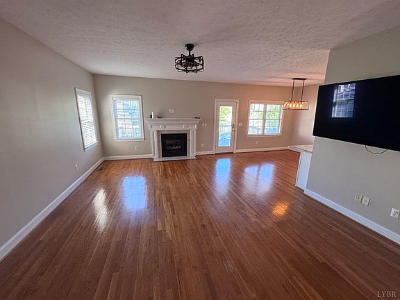 4th image of 338 Wyndhurst Dr
