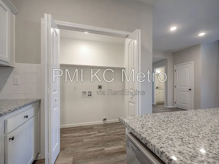 2709 Chasehire Dr — Photo 16