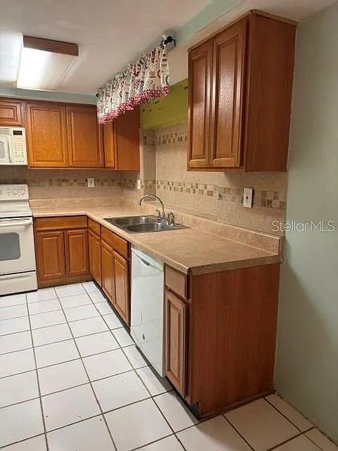 3 bed, 2.0 bath, 1356 sqft, $1,800 — Photo 2