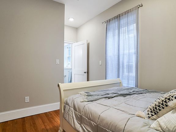 4th image of 179 Babcock St #Id1010493p