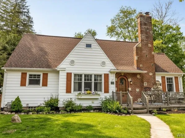 105 Park Pl, East Aurora, NY 14052