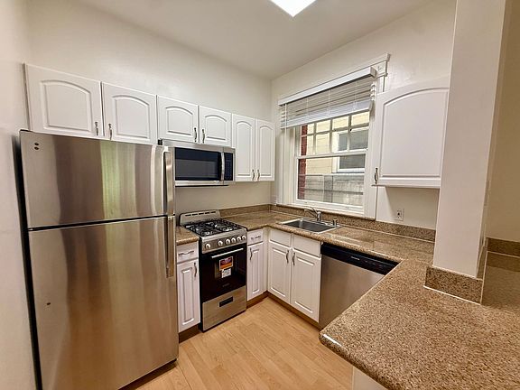 3rd image of 900 Powell St APT 4