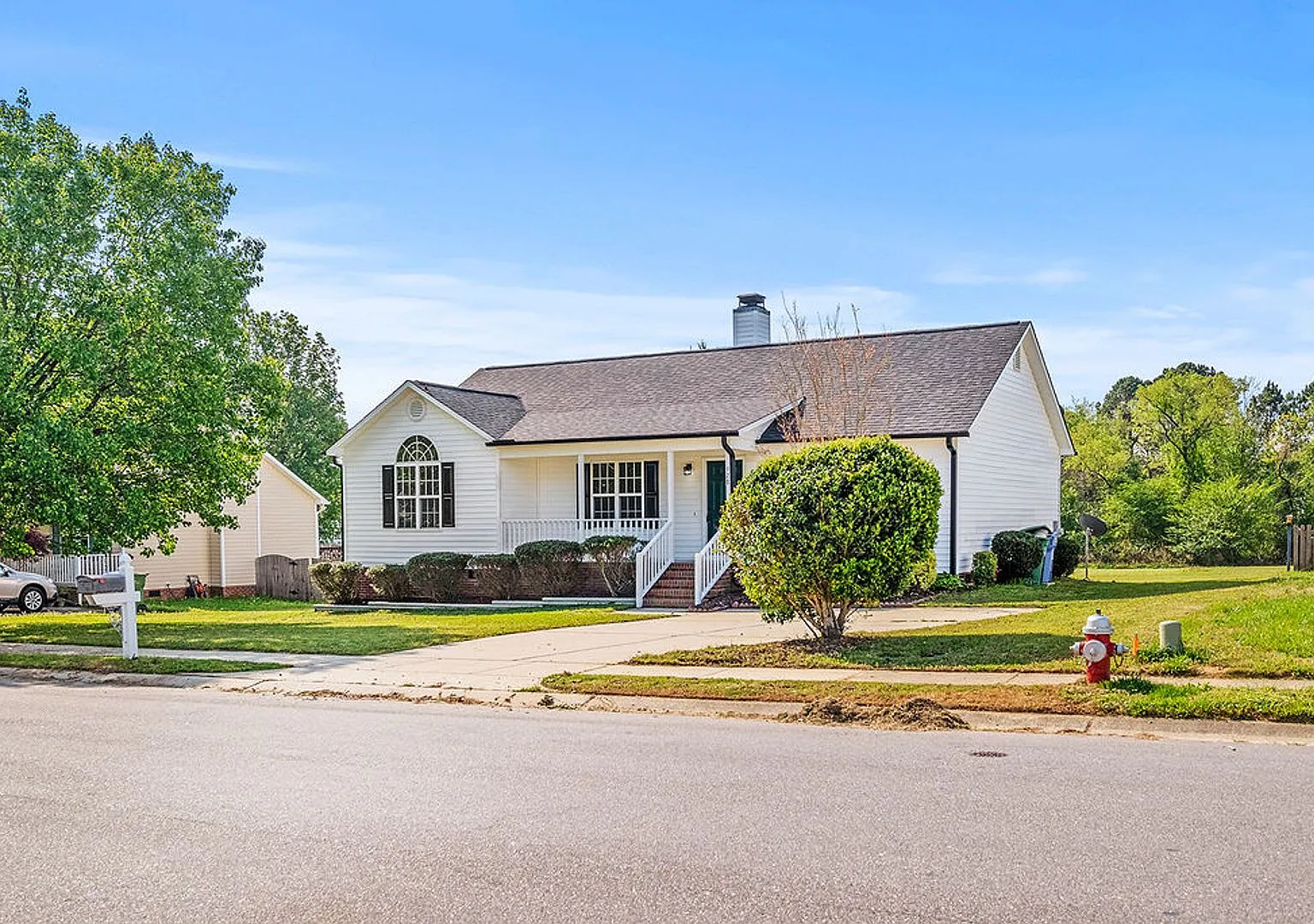 Move-In Ready | 3-Bedroom Ranch | Lvp Throughout | No Carpet! — Photo 2