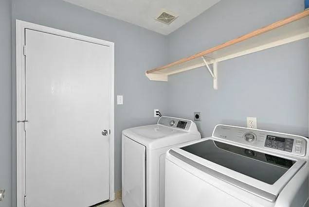 6715 Dillon Dr — Photo 24