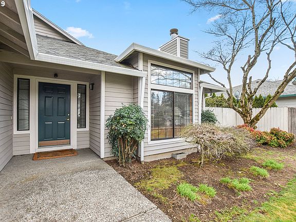 4th image of 807 NE Countryside Dr