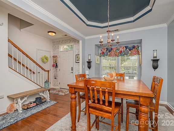 4th image of 144 S Arcadian Way