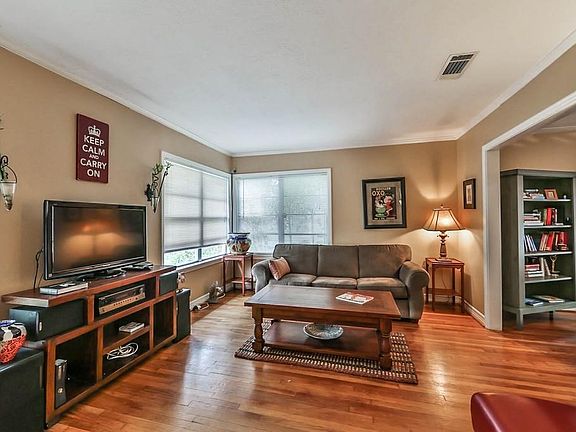 2nd image of 1226 Gardenia Dr