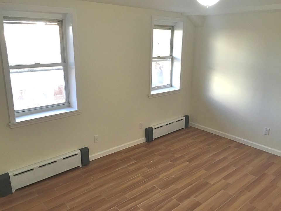 2nd image of 1442 30th Dr