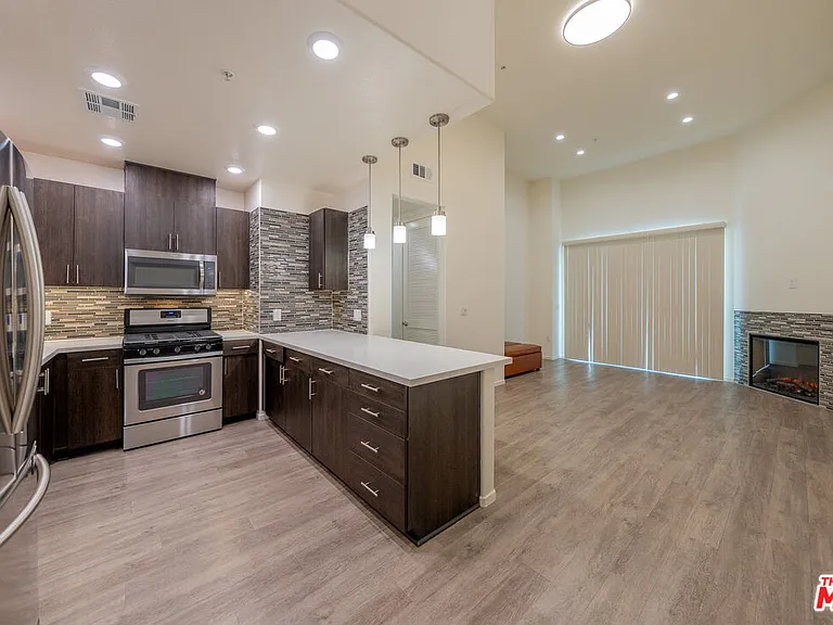 124 W Colorado #105 — Photo 1