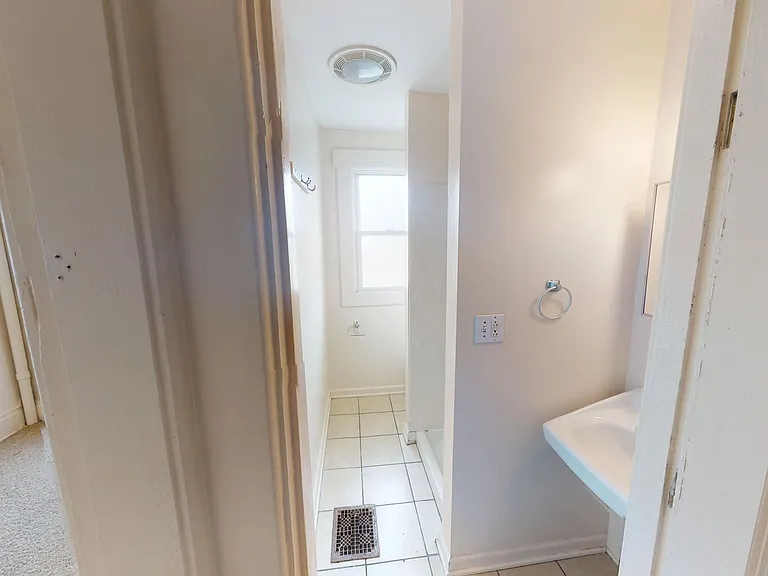166 & 168 E. 11th Ave. SK — Photo 10
