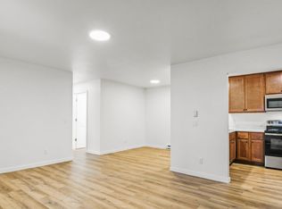 509 S Perry Pkwy #4, Oregon, WI 53575