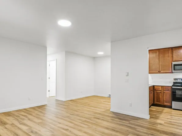 509 S Perry Pkwy #4, Oregon, WI 53575