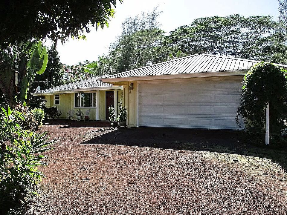 Attached TWO Car Garage!! 