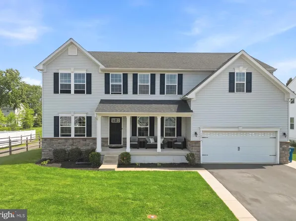 1054 Domino Ln, Warminster, PA 18974