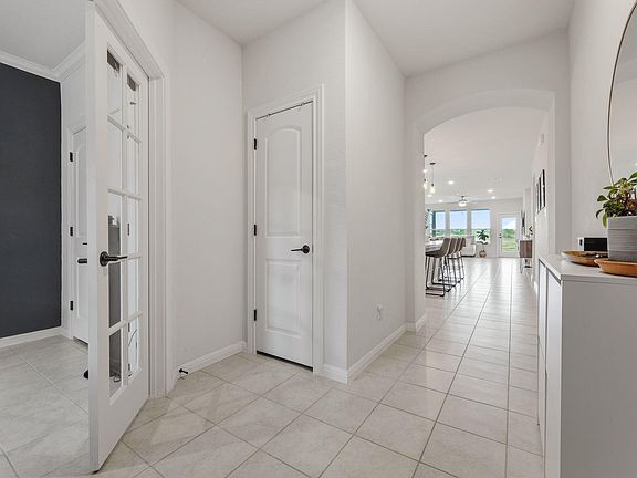 4th image of 304 Sweetleaf Dr